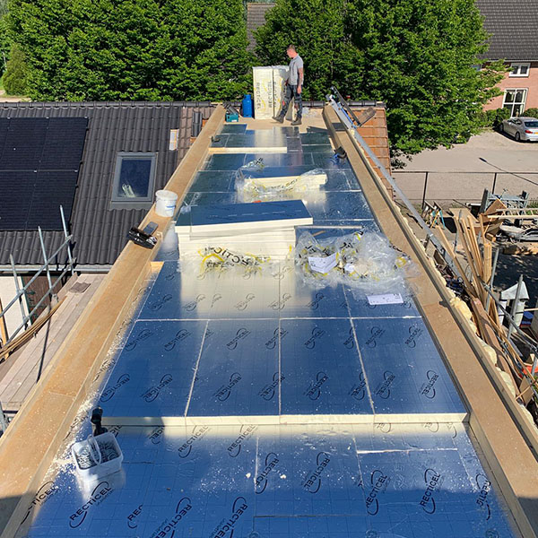 Plat dak renovatie met isolatie
