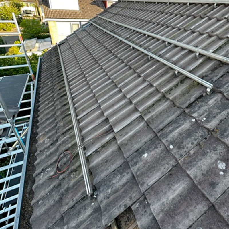 Vakkundige demontage zonnepanelen voor aanvang dakwerkzaamheden