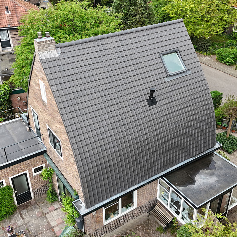 Dakrenovatie op een hellend dak met Tuil du Nord dakpannen